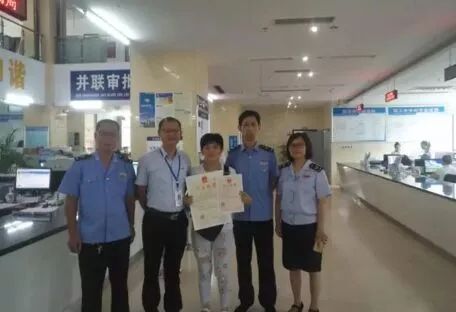 安岳县工商局颁发出第一张三十三证合一的营业执照