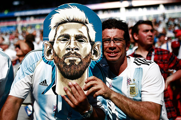 被足球左右的国家：经济危机恶化，阿根廷唯一的安慰碎了