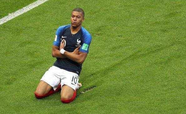 法国队新星姆巴佩梅开二度, 成最佳球员, 一代巨