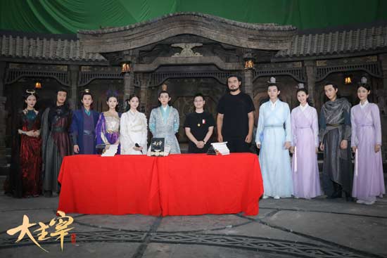 探班《大主宰》王源欧阳娜娜现场秀绝技