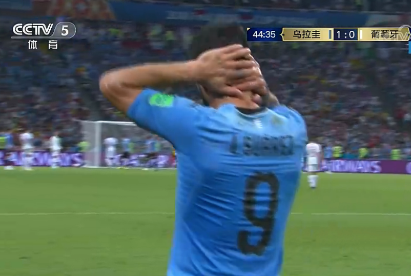 世界杯演技最好的球员!乌拉圭巨星被撞到背部