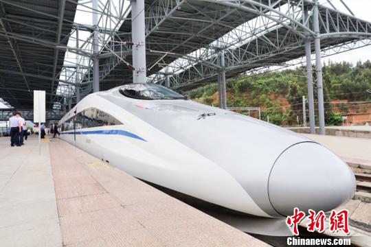中缅国际通道昆(明)楚(雄)大(理)铁路开通运营