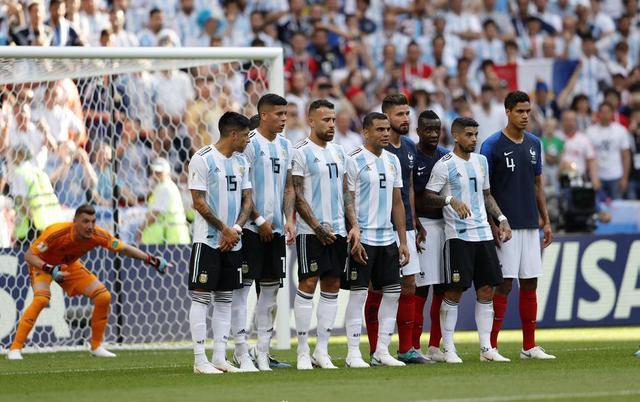 世界杯淘汰赛第1次大规模冲突:阿根廷后卫再次
