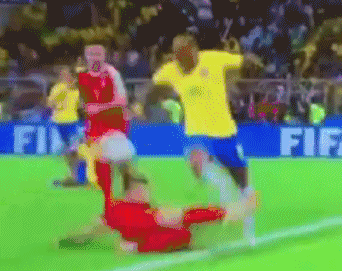 内马尔被放铲后连续翻滚遭恶搞 被称