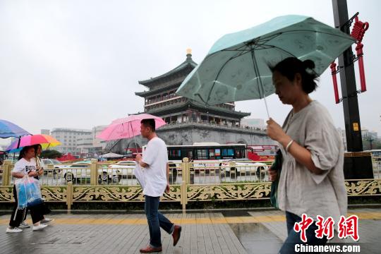 图为西安钟楼。　张远 摄