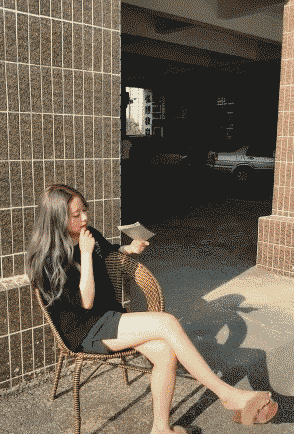 搞笑gif:你们这样玩一个妹子,良心不会痛么?