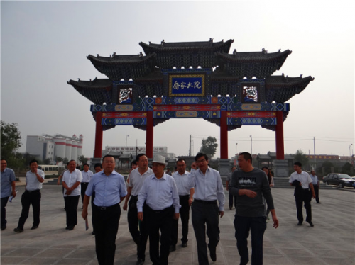 原群参与策划的电视剧《诚忠堂》登录央8