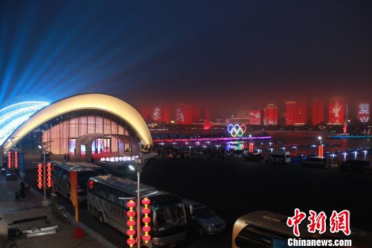 青岛奥帆中心夜景 郑嘉伟 摄