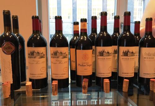 英国米其林星级名厨罗杰•琼斯品鉴张裕葡萄酒 英国米其林星级名厨罗杰•琼斯品鉴张裕葡萄酒