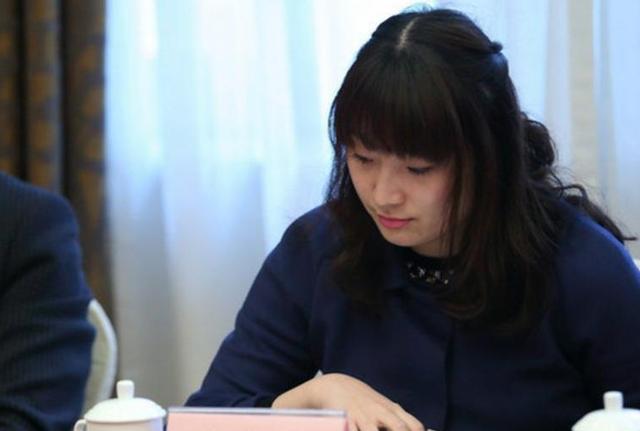 娃哈哈董事长女儿宗馥莉近照,身价千亿,今却嫁