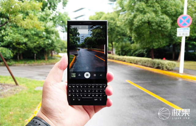 十年莓粉上手黑莓KEY2,经典与实用兼具的情怀机又回来了 十年莓粉上手黑莓KEY2,经典与实用兼具的情怀机又回来了