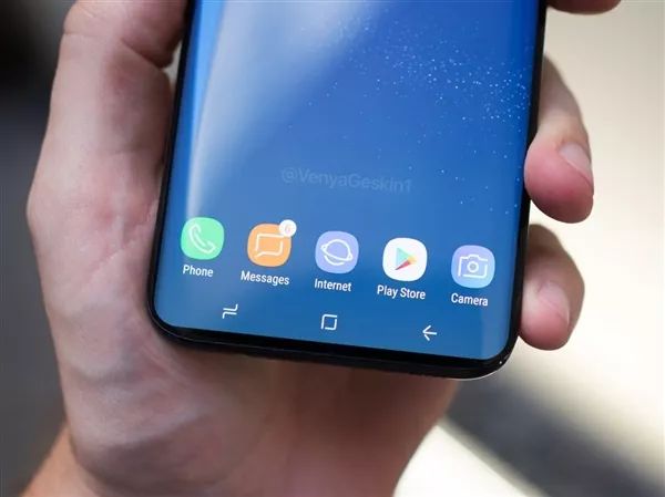 新 iPad 确认支持 Face ID / 三星出大 Bug ,手机照片