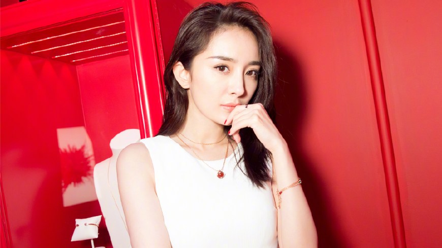 孔雀造型难驾驭,杨幂最丑毛晓彤普通,只有金巧