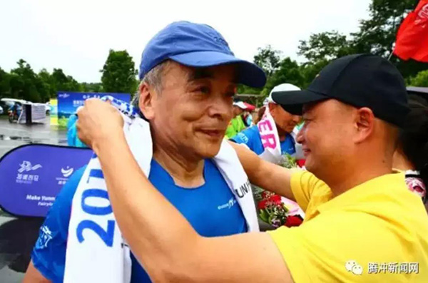 66岁刘亚洲上将跑了一场马拉松，不少将军都有过人身体素质