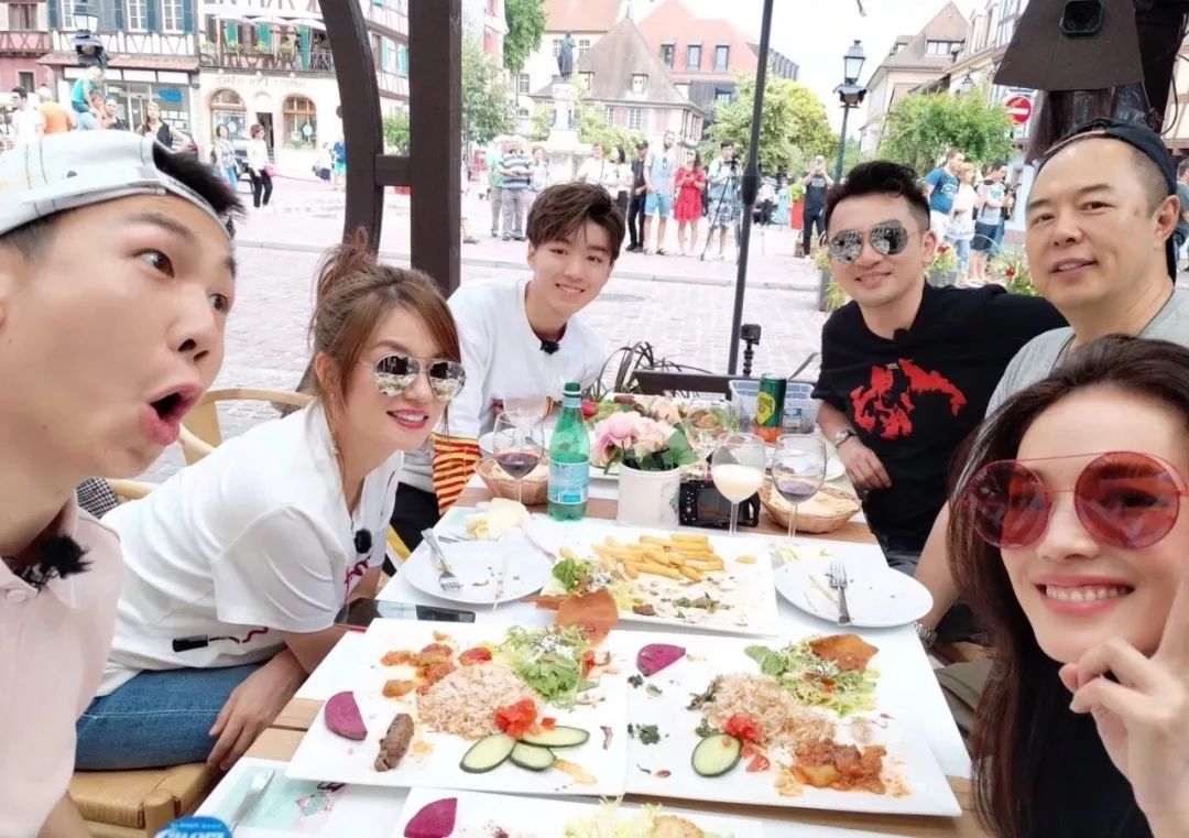 舒淇《中餐厅2》最美服务生引围观!女神必备的