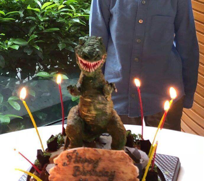 李泽楷与女友曼谷游玩,酒店7000一晚,梁洛施只