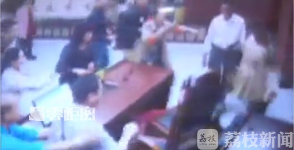厦门一律师在江苏参加庭审遭殴打，5人扰乱法庭秩序被判刑