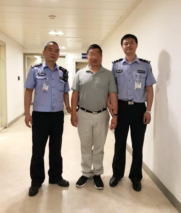男子潜逃美国21年被上海警方劝返，为天网、猎狐行动对象
