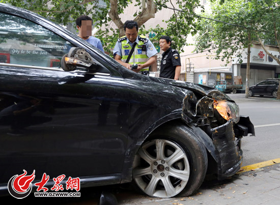 男子看世界杯畅饮4瓶啤酒 凌晨一上路就撞树上