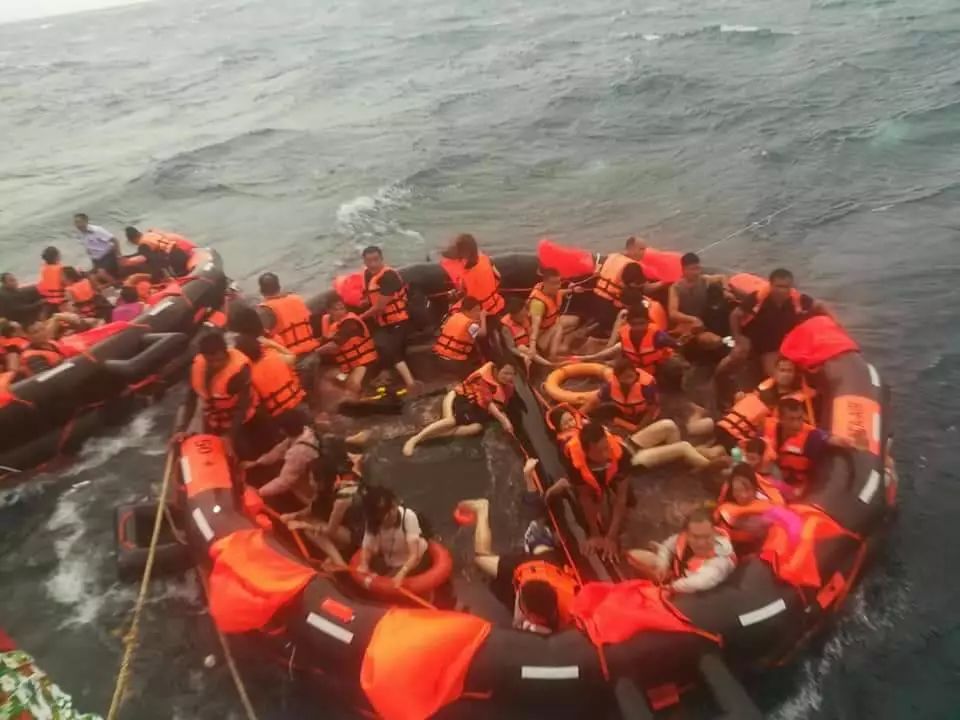 三艘共载100余人船只在泰国普吉岛倾覆，船上有中国游客