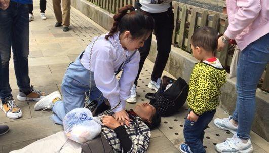 3000米雪山游客休克倒地 温州女医生徒手成功