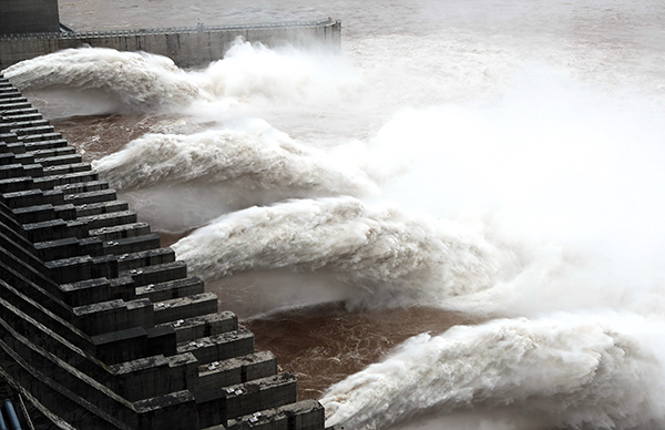 三峡电站今年首次开闸泄水，5日8时削峰率已达27.5%