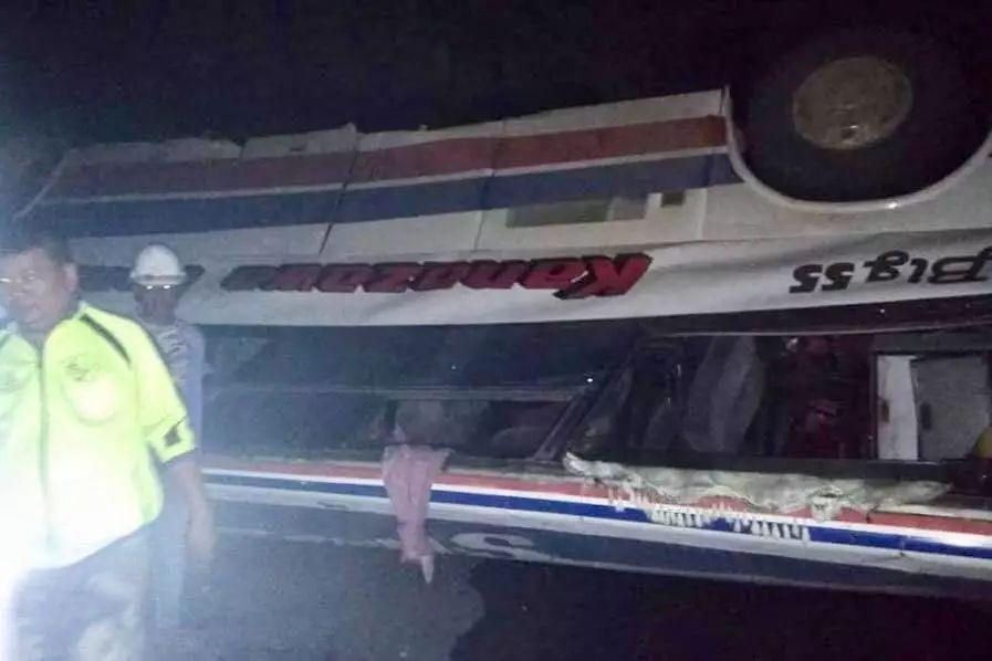 缅北一开往木姐的大巴车发生事故, 致大量人员伤亡