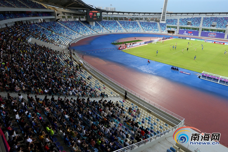 海口五源河迎来首场国际足球赛 上海申花0比2不敌澳洲劲旅