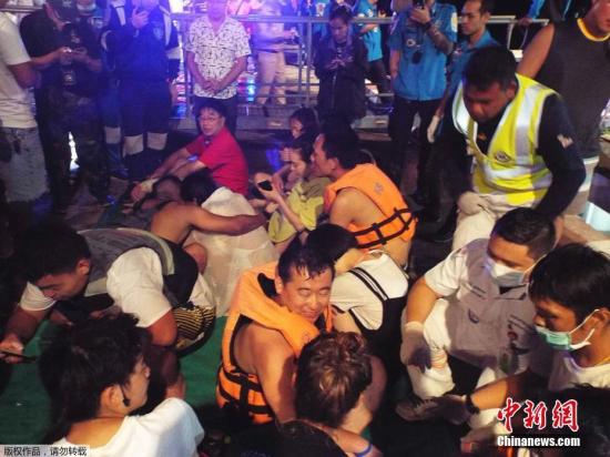 泰翻船事故致50名中国游客失踪 将展开水下空中搜索
