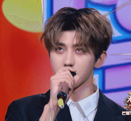 都说天天向上是颜值照妖镜,蔡徐坤比偶练里帅多了,而