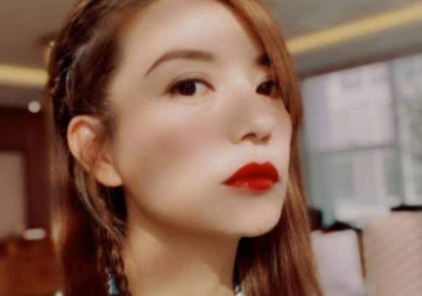 林心如羡慕赵薇嫁有钱人,去赵薇酒庄买酒,一细