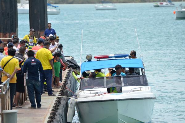 泰国普吉岛翻船事故造成浙江22名游客失联，1人死亡