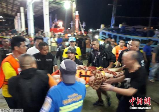 泰国翻船事故消息汇总：33名中国游客遇难 多方合力搜救
