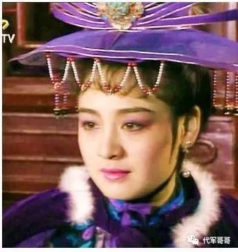 她曾与巩俐齐名,跪求男友戒毒,儿子生父身份成