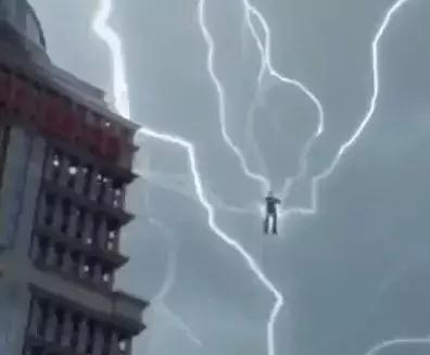 空中飞人渡劫、98年那么大洪水……为啥暴雨一来谣言就刷屏