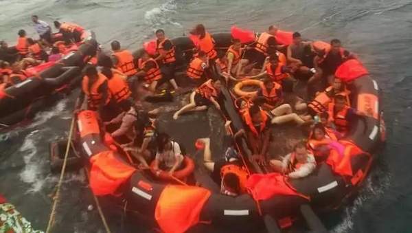 泰国倾覆游船出海前有预警 亲历者讲述现场情况