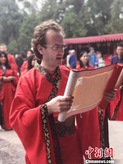 爱心支教、走进社区 在华国际学生感知真实的中国