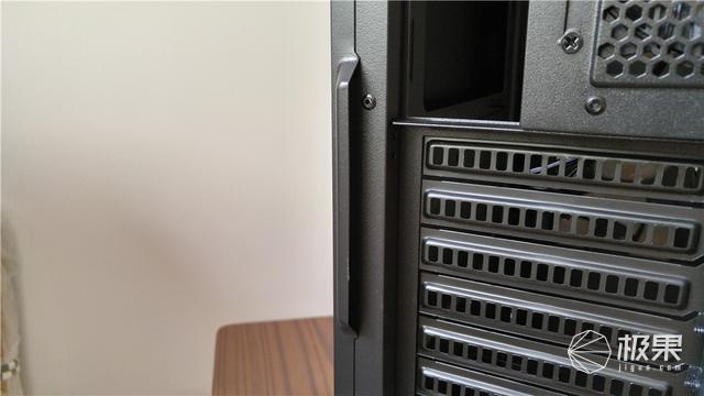 做工精致灯效炫，有颜有料的中塔机箱，酷冷至尊机箱体验