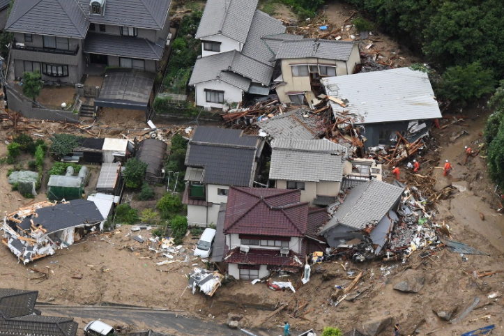 日本大雨成灾致70人遇难，安倍被批应对不力