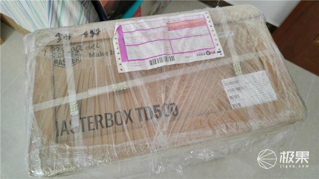 做工精致灯效炫，有颜有料的中塔机箱，酷冷至尊机箱体验