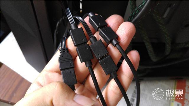 做工精致灯效炫，有颜有料的中塔机箱，酷冷至尊机箱体验