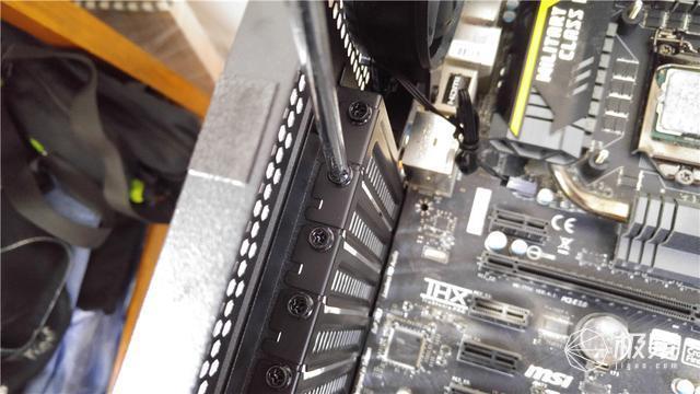 做工精致灯效炫，有颜有料的中塔机箱，酷冷至尊机箱体验