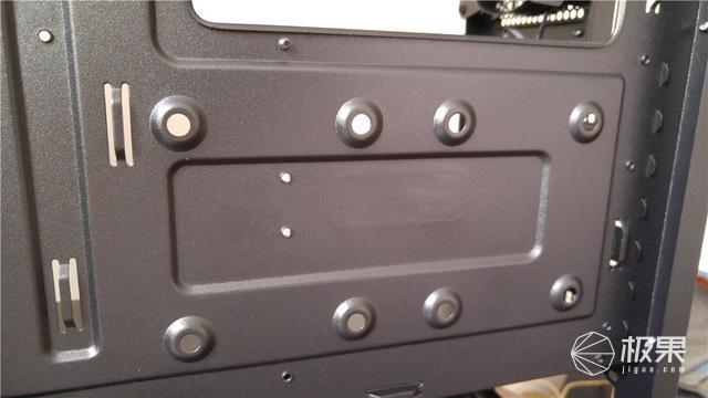 做工精致灯效炫，有颜有料的中塔机箱，酷冷至尊机箱体验