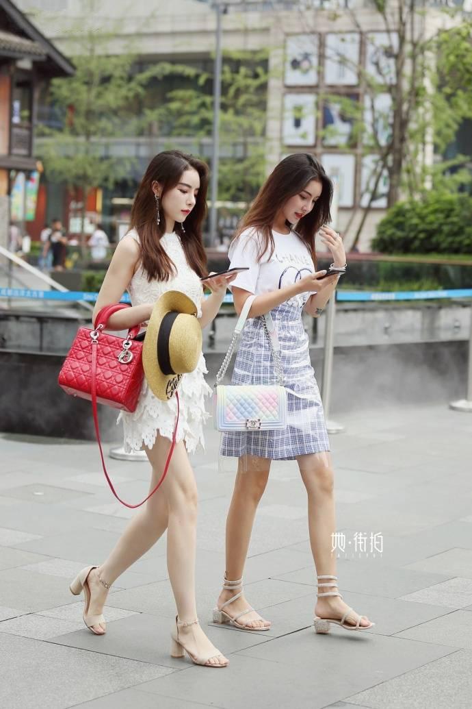 成都街拍丨简单自然的搭配会让整个夏天清爽不少