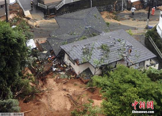 西日本暴雨已经造成70人死，搜救工作仍在继续