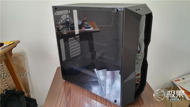做工精致灯效炫，有颜有料的中塔机箱，酷冷至尊机箱体验