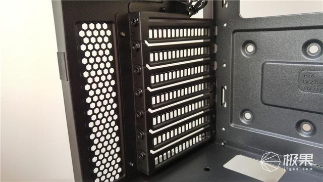 做工精致灯效炫，有颜有料的中塔机箱，酷冷至尊机箱体验