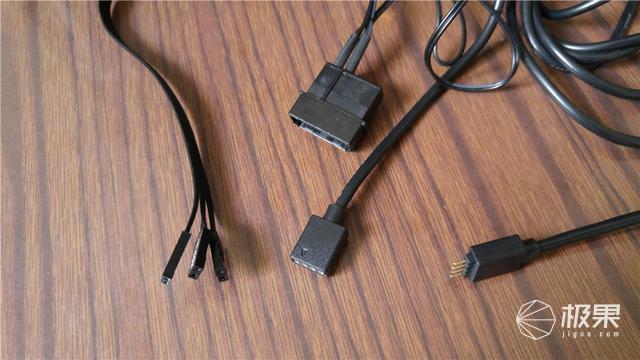 做工精致灯效炫，有颜有料的中塔机箱，酷冷至尊机箱体验