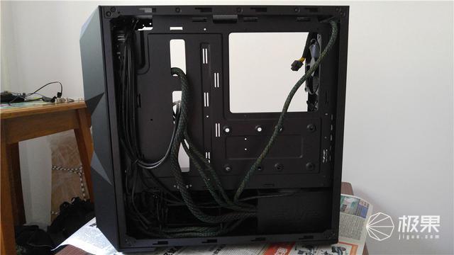 做工精致灯效炫，有颜有料的中塔机箱，酷冷至尊机箱体验