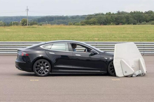 Model S自动刹车测试不合格 特斯拉回应称无法确定有效性